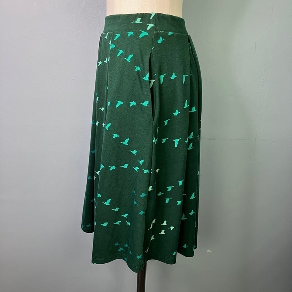 LuLaRoe Green Goose V Formation Madison Pleated Swing Skirt with Pockets Size M - Picture 4 of 12